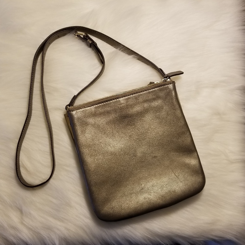 Vince Camuto Leather Crossbody 5 pockets!